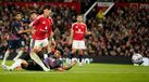 O momento em que Solanke marca nos descontos do Manchester United-Tottenham