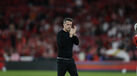 Marco Silva aplaude durante o triunfo do Benfica sobre o V. Guimarães