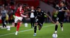 Thiago Balieiro em duelo com Lukebakio no Benfica-V. Guimarães