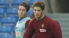 Rui Jorge e Cristiano Ronaldo, num treino da Seleção Nacional, em 2004