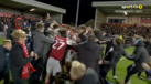 As impressionantes imagens da 'explosão' de alegria após a vitória do Fleetwood sobre o Arsenal
