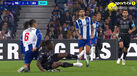 Chris Smalling lesiona-se na sua estreia pelo FC Porto, acabando por ser substituído.