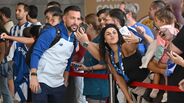 Farioli tira selfie com fã