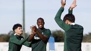 Plantel do Sporting no último treino antes da viagem para Lens