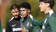 Plantel do Sporting no último treino antes da viagem para Lens