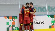 Espanha celebra vitória com hat-trick de Pau Bargalló