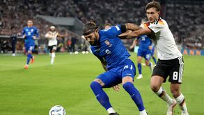 Nemanja Gudelj e Tom Bischof
