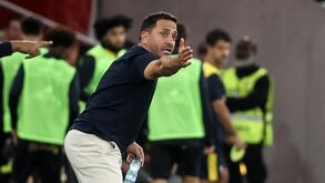 Vasco Matos dá indicações durante um jogo do Estoril