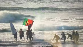 Surfistas portugueses fazem a festa
