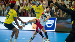 Hugo Lima em ação pelo Balonmano Nava