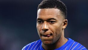 Kylian Mbappé lesionou-se ao serviço de França