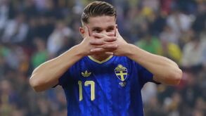 Gyökeres celebra golo pela Suécia
