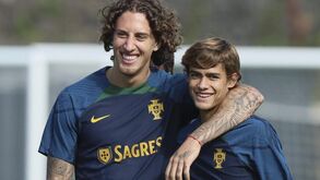 Os jogadores durante os treinos