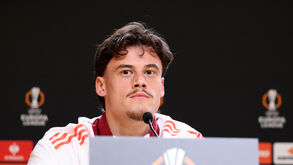 Svilar em conferência