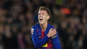Dani Olmo tem contrato até 2030 com o clube blaugrana