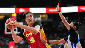 Zhang Ziyu em ação pela seleção chinesa 