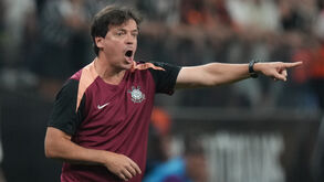 Fernando Diniz foi demitido do comando do Corinthians