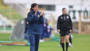 Francisca Martins orienta a seleção feminina sub-23 no estágio na Cidade do Futebol