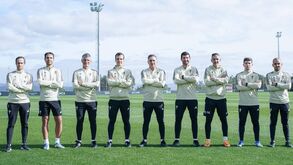 Carlos Carvalhal ao centro e com Sérgio Ferreira ao seu lado direito