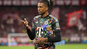 Michael Olise quer continuar no Bayern