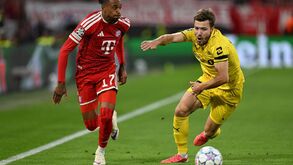Olise em ação pelo Bayern