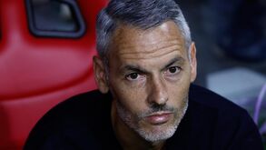 Carlos Vicens reage junto ao banco do Sp. Braga