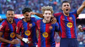 Anthony Gordon celebra estreia a marcar pelo Barcelona frente ao Getafe