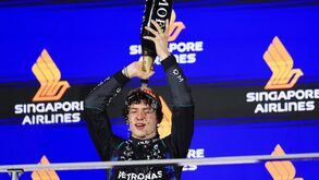 Antonelli celebra terceiro lugar em Singapura