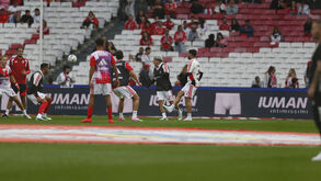 Jogadores do Benfica em aquecimentoo para o jogo com o V. Guimarães