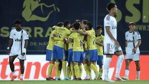 Jogadores do Arouca celebram golo de Barbero frente ao E. Amadora