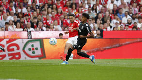 Alexander Bah foi substituído aos 73 minutos do Benfica-V. Guimarães