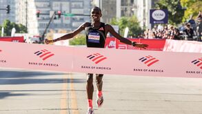 Amos Kipruto venceu nos homens