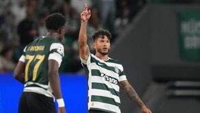 Luis Suárez leva seis golos na prova milionária