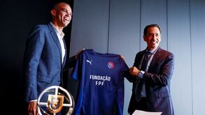 Pepe com Pedro Proença, presidente da FPF