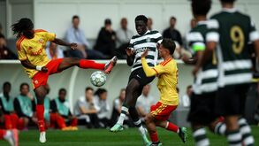 Salvador Blopa em duelo no Lens-Sporting
