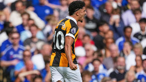 Belloumi celebra golo marcado ao Chelsea