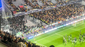Final do Lens-Sporting: abraço de Rui Borges a Irankunda, Kaique centro das atenções e tensão entre claque leonina e polícia