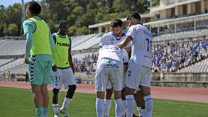 Jogadores do Belenenses celebram vitória sobre o Atlético no Jamor, em setembro