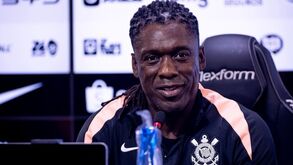 Seedorf em conferência de imprensa do Corinthians