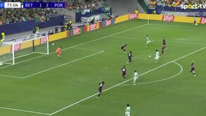 Cucho Hernández faz o 2-2 no Betis-FC Porto