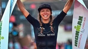 Lizzie Rayner cortou a meta em primeiro
