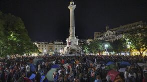 Habitação: manifestantes gritam no Rossio 