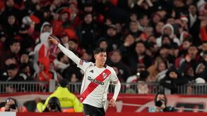 Lautaro Pereyra celebra golo pelo River Plate frente ao Red Bull Bragantino