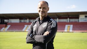 Silas na apresentação como treinador do AVS SAD