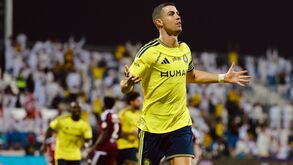 Cristiano Ronaldo celebra golo pelo Al Nassr frente ao Al Faisaly