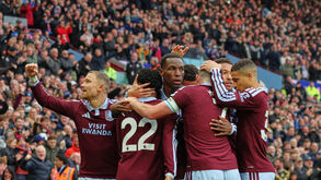 Aston Villa celebra frente ao Manchester City