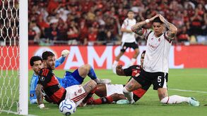 Marcos Rojo frente ao Flamengo