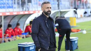 O treinador atento ao jogo