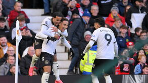 Jogadores do Bournemouth festejam em Old Trafford