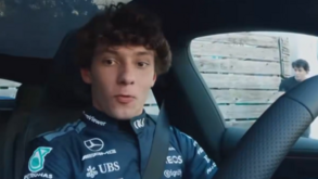 Antonelli está perto de ser campeão do Mundo de Fórmula 1... e bateu a estacionar
